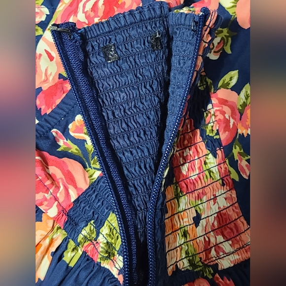 Forever 21 Navy NS dress 👗 - Picture 9 of 12